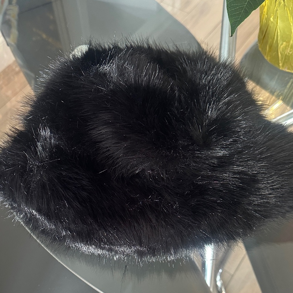 Luxurious Black Faux Fur Women's Hat - Picture 4 of 10